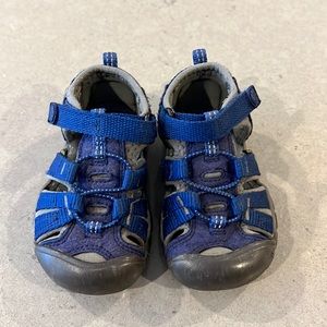 Toddler Keen sandals - blue - size 6